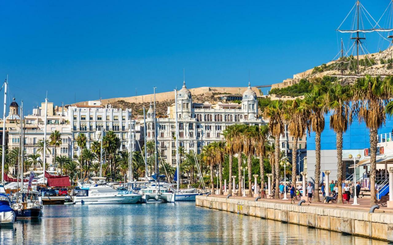 Family And Friends -Alicante Center Eksteriør billede